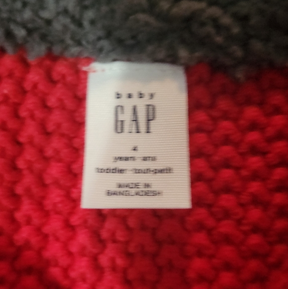 GAP Red Cableknit sweater; boys size 4 - Picture 2 of 3